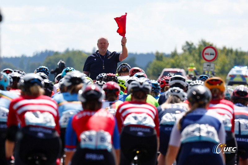 European Championships Munich 2022 - 2022 UEC Road Elite European Championships - Women's Road Race - 21/08/2022 - Scenery - Start - Peloton - photo Luca Bettini/UEC/SprintCyclingAgency?2022